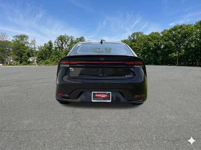 Used 2024 Toyota Prius XLE AWD/4WD image 7
