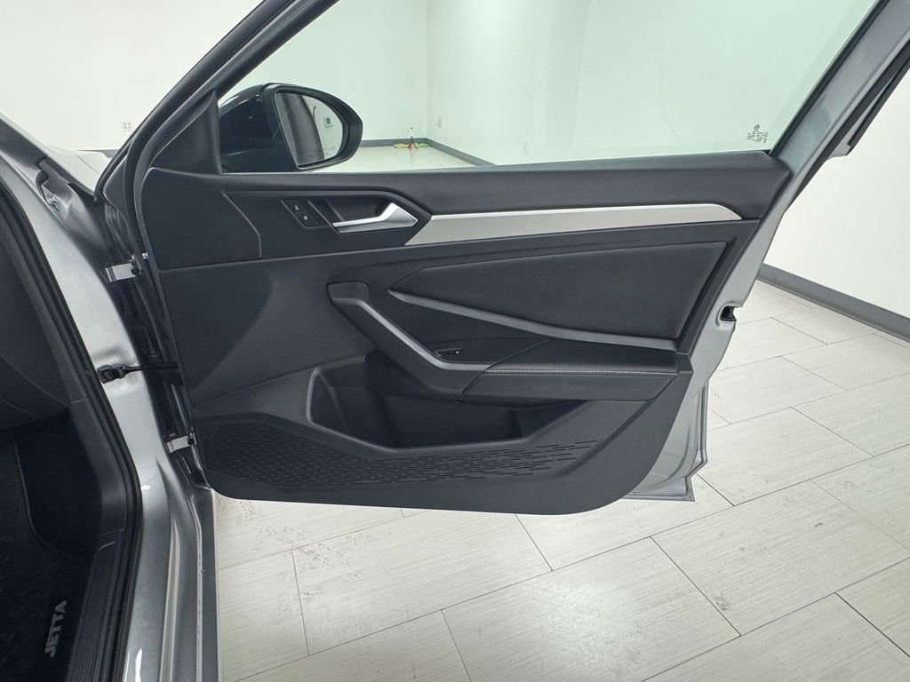 Used 2023 Volkswagen Jetta Sport image 13