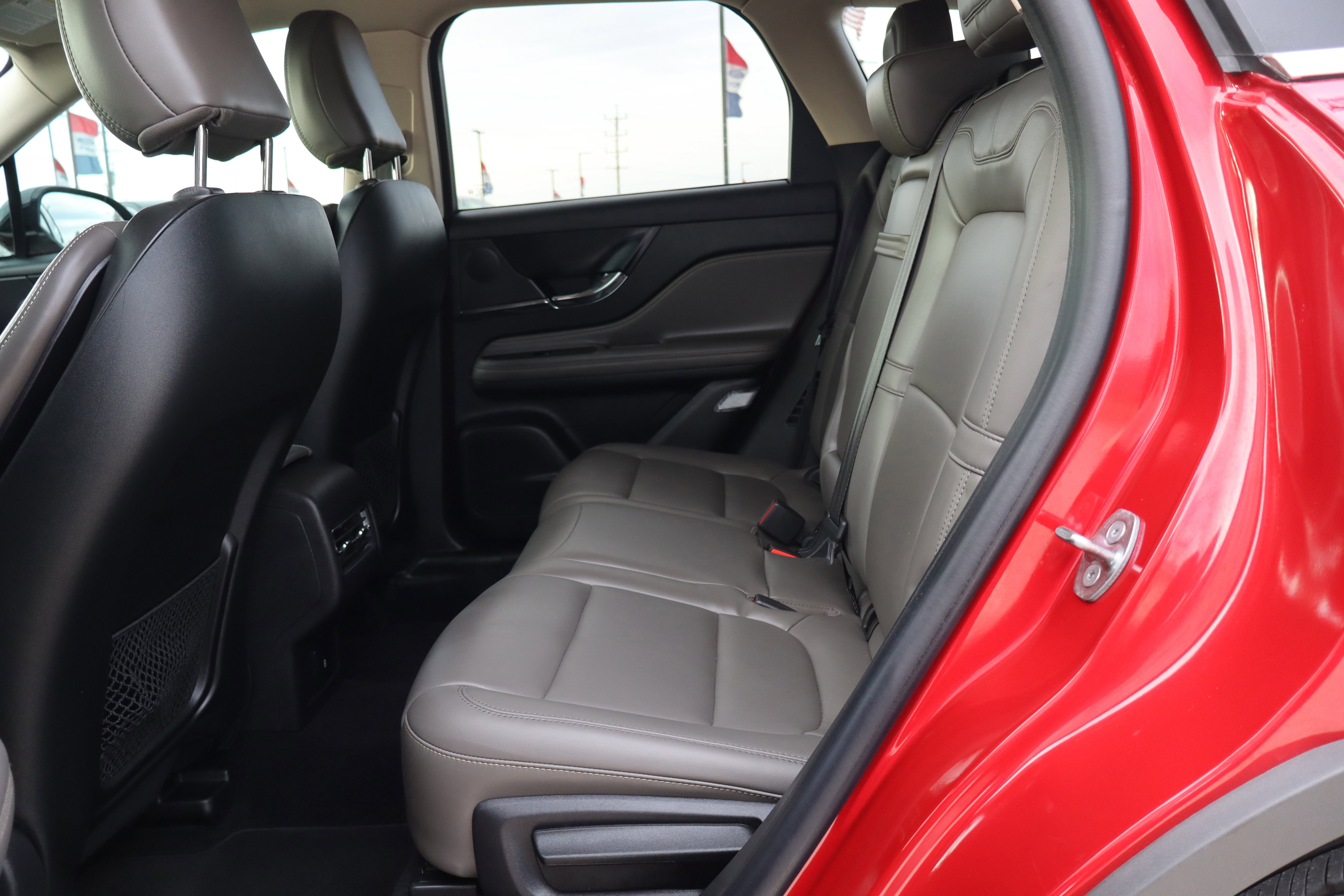 Used 2024 Lincoln Corsair Premiere w/ Rear Removable Package Tray image 11