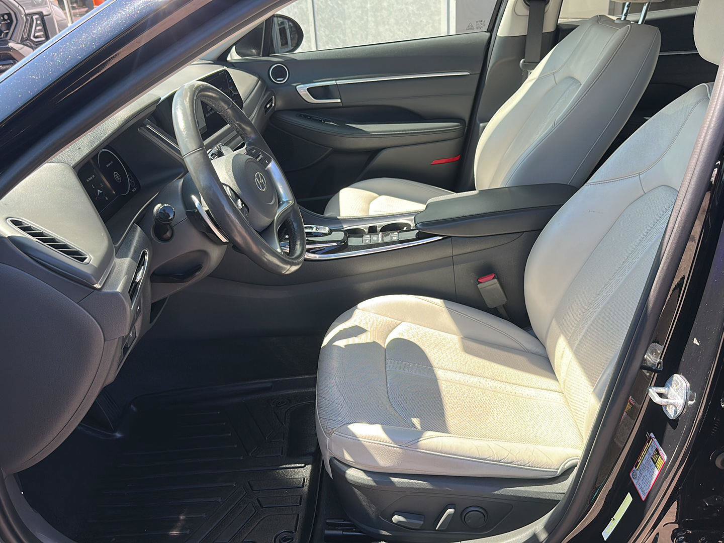 Used 2021 Hyundai Sonata Limited w/ Preferred Accessory Package FWD image 7