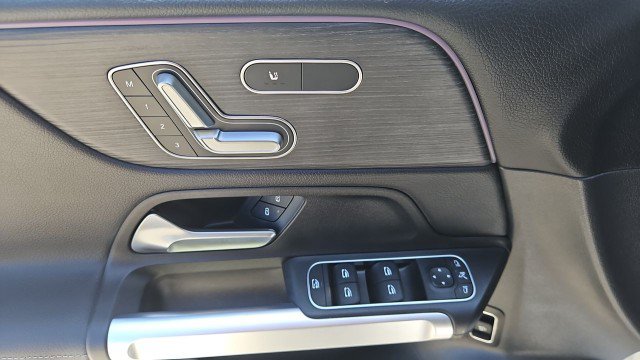 Used 2023 Mercedes-Benz GLB 250 image 23