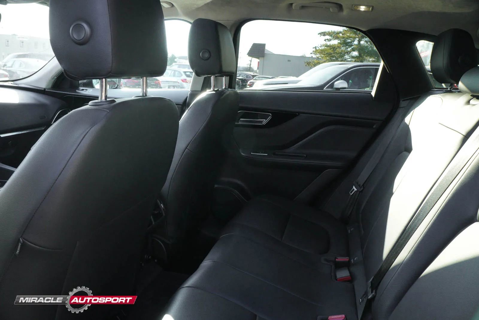 Used 2019 Jaguar F-PACE Premium image 26