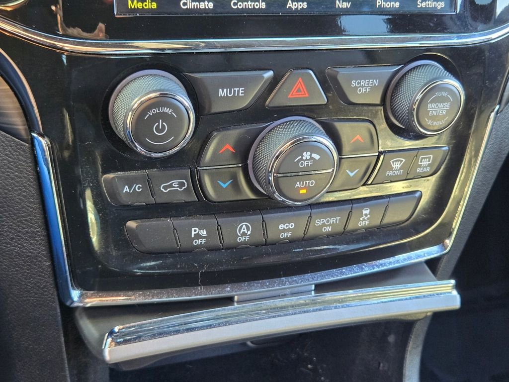 Used 2021 Jeep Grand Cherokee Laredo X image 22