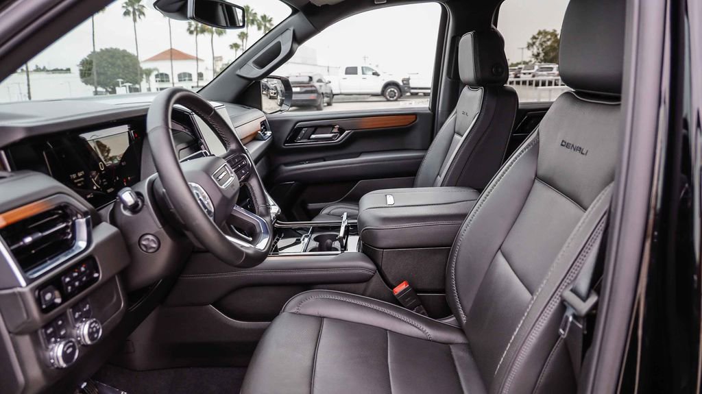 Used 2025 GMC Yukon XL Denali AWD/4WD image 21