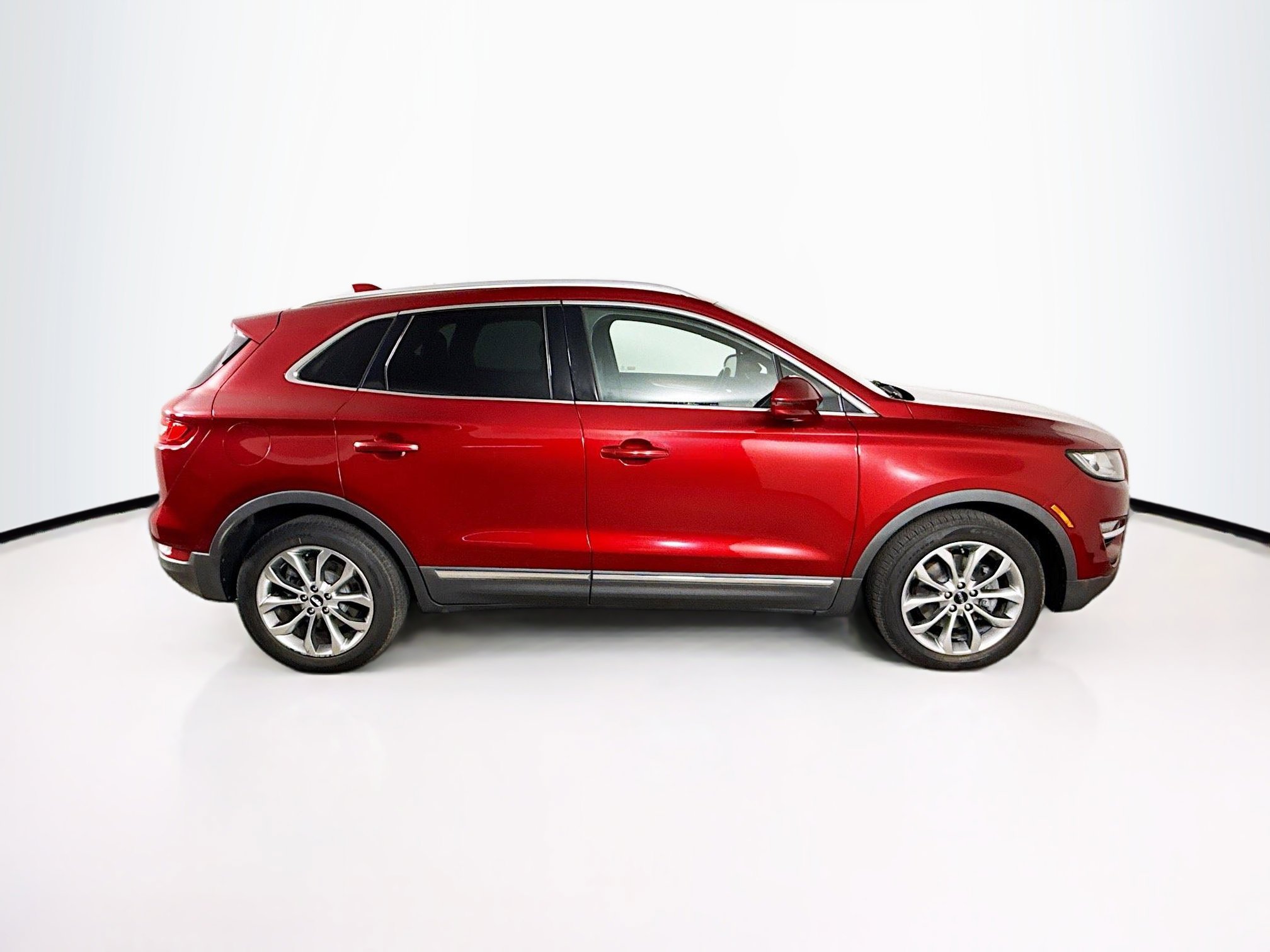 Used 2019 Lincoln MKC Select w/ Select Plus Package image 2