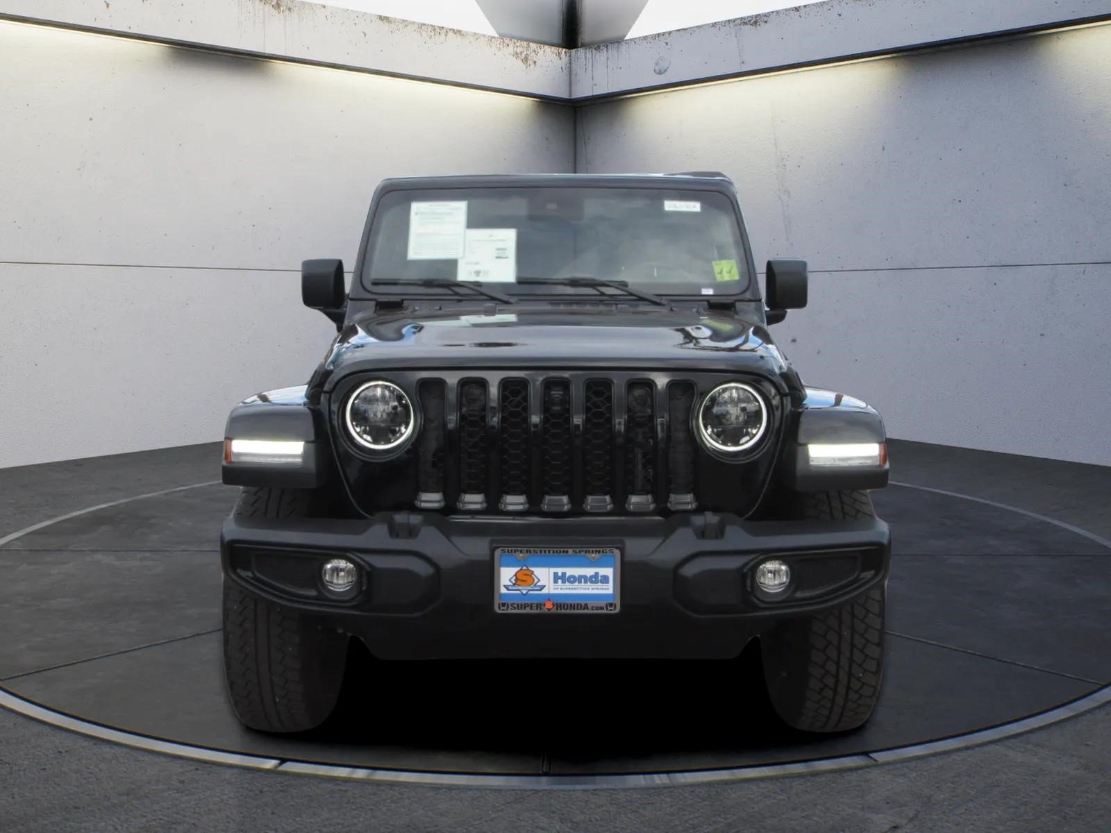 Used 2023 Jeep Wrangler Unlimited Sahara AWD/4WD image 3