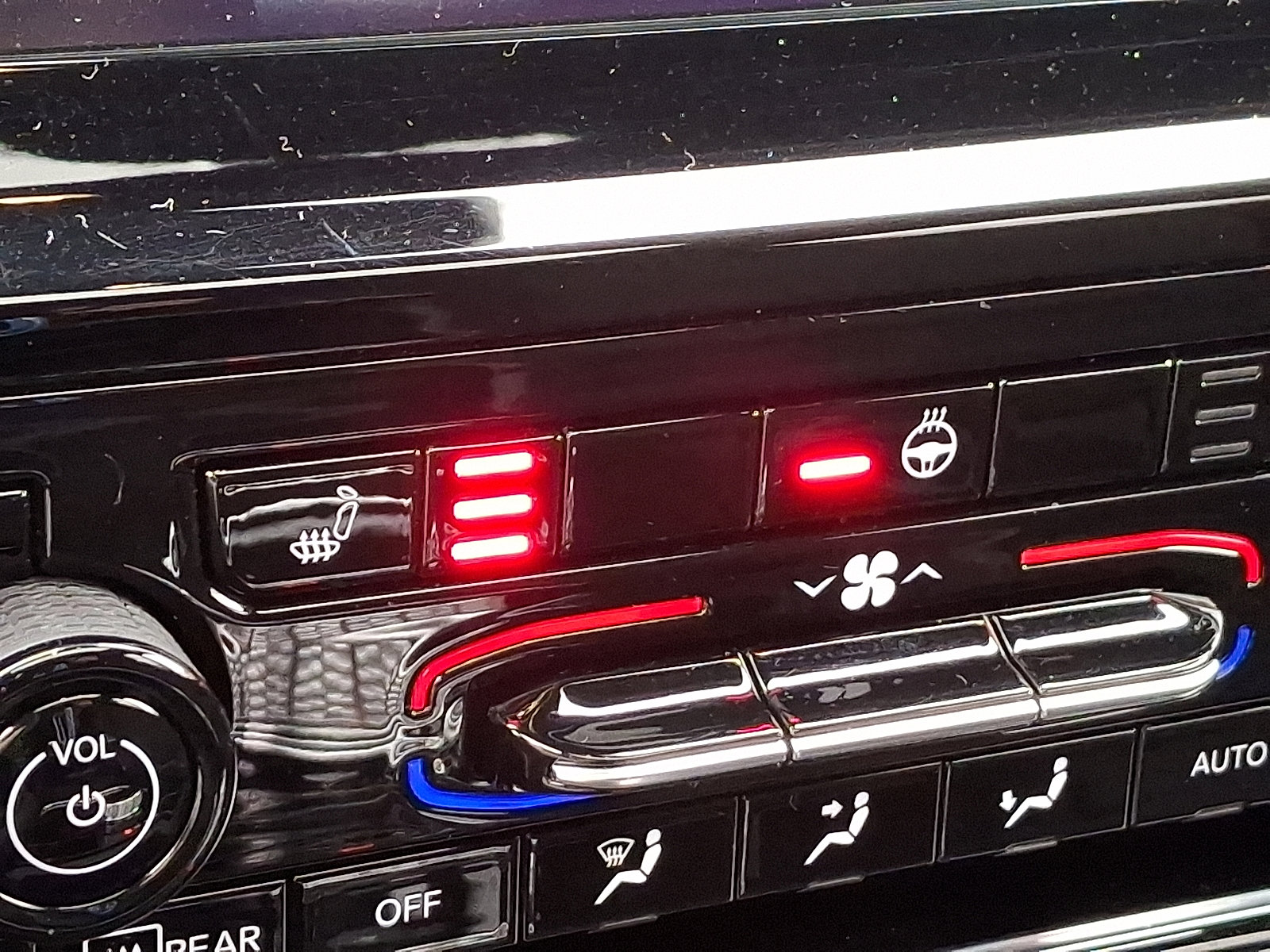 Certified 2024 Jeep Grand Cherokee L Laredo w/ Luxury Tech Group I image 25