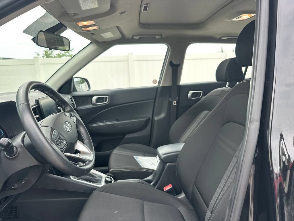 Used 2025 Hyundai Venue SEL FWD image 40