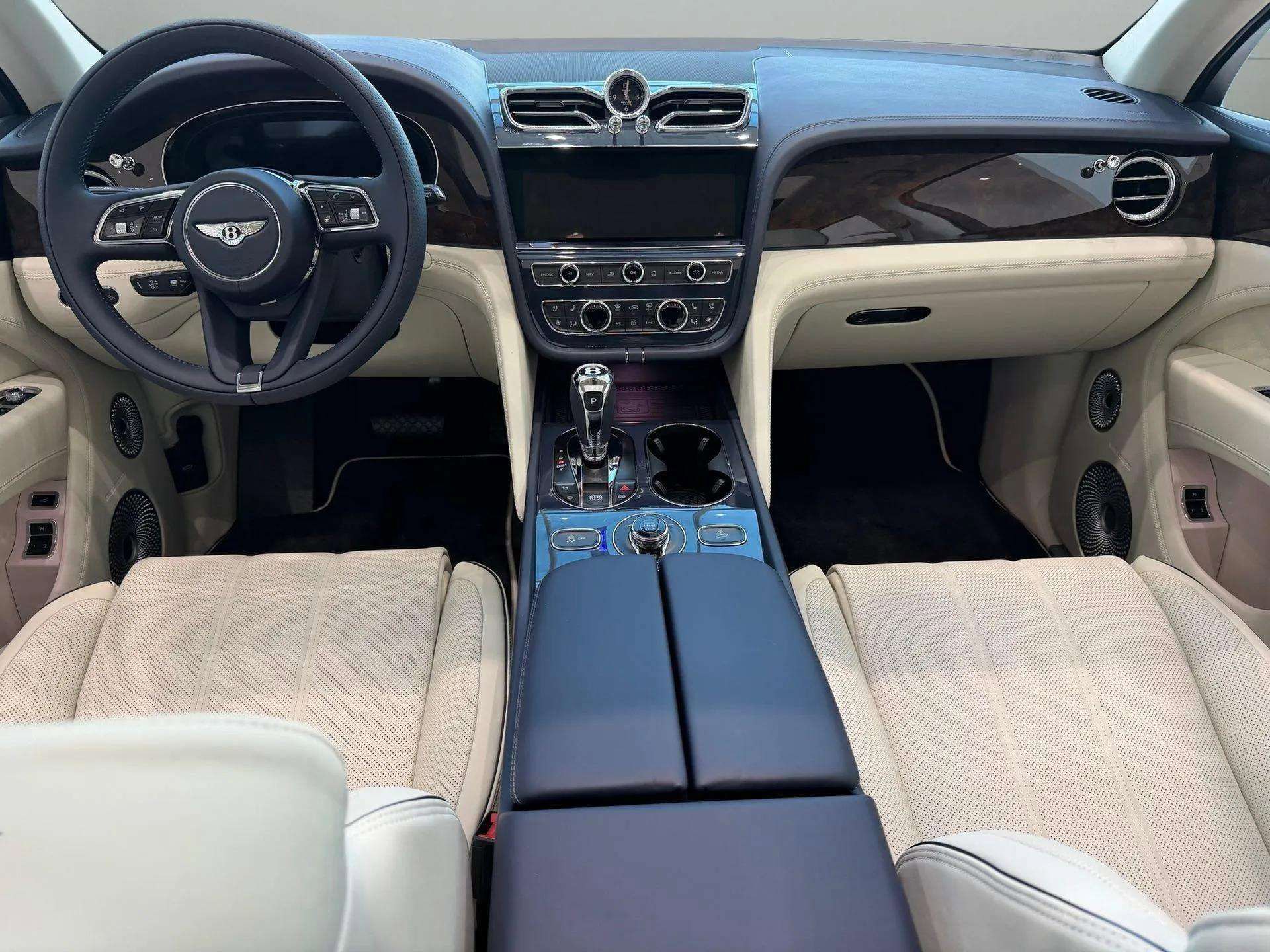 New 2025 Bentley Bentayga image 30