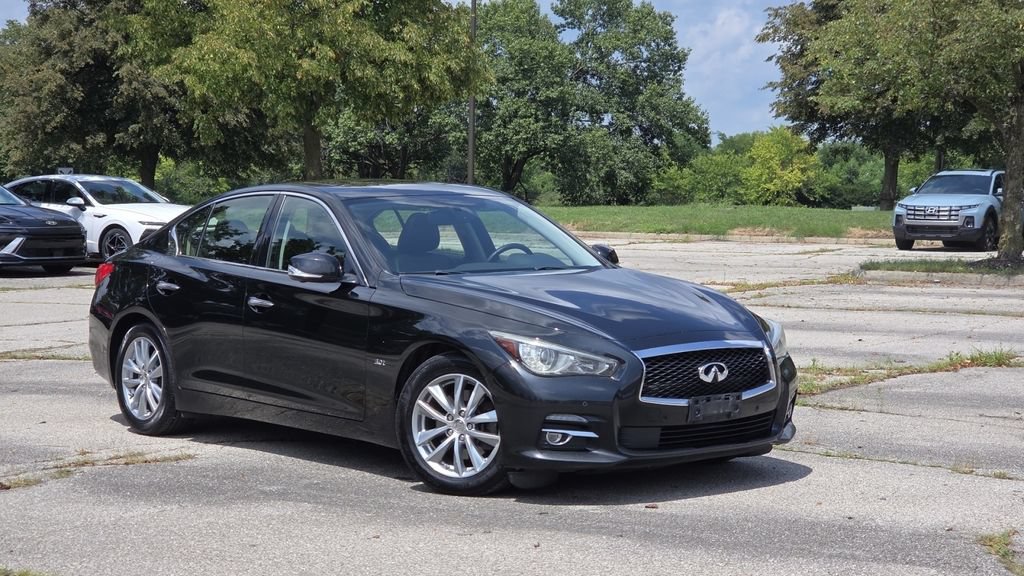 Used 2017 INFINITI Q50 3.0t Premium w/ Driver Assistance Package AWD/4WD image 2