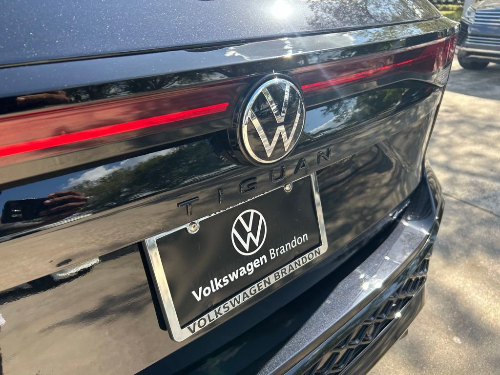 Used 2025 Volkswagen Tiguan SE R-Line AWD/4WD image 33