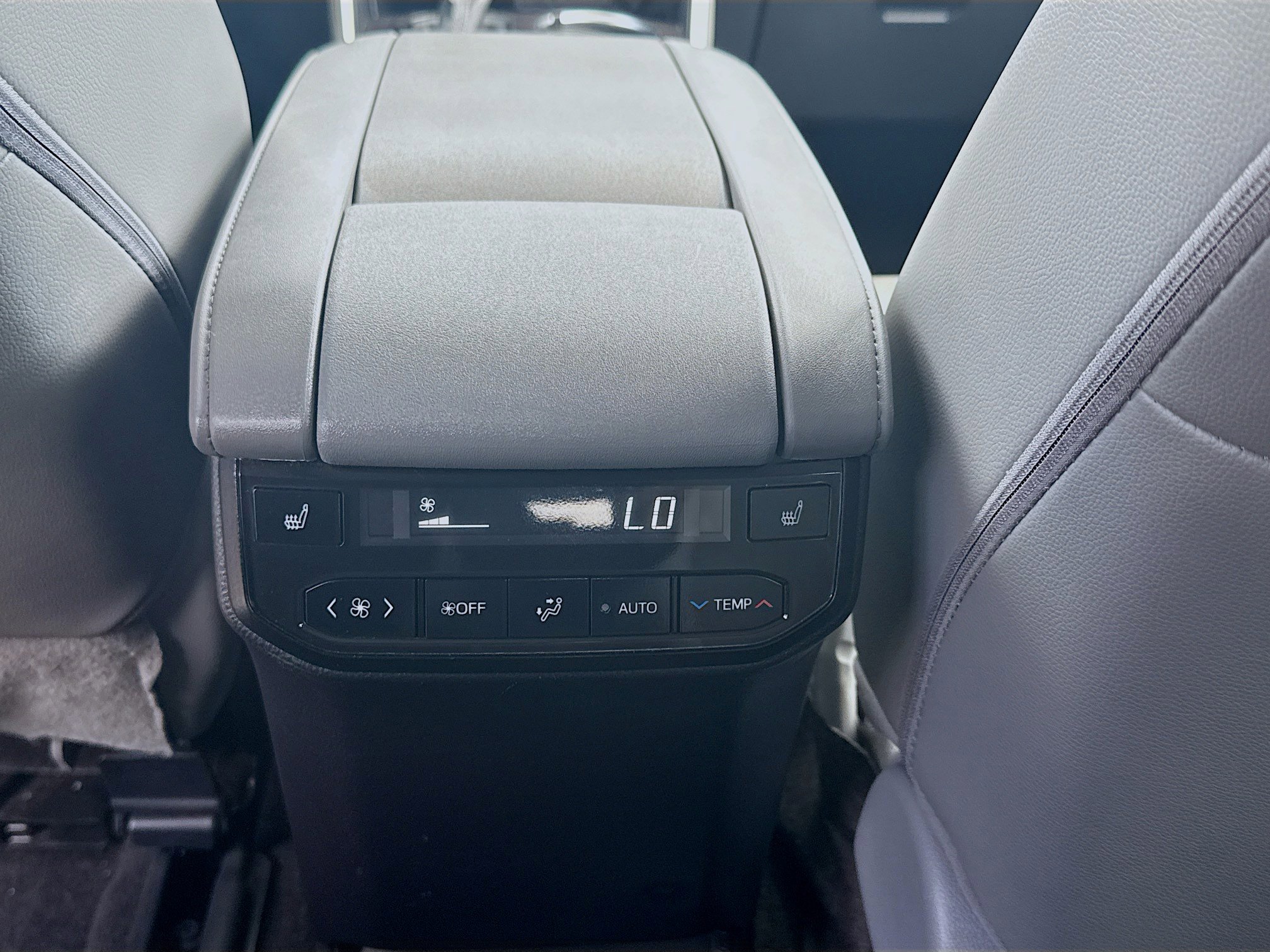Used 2023 Toyota Highlander Platinum FWD image 23