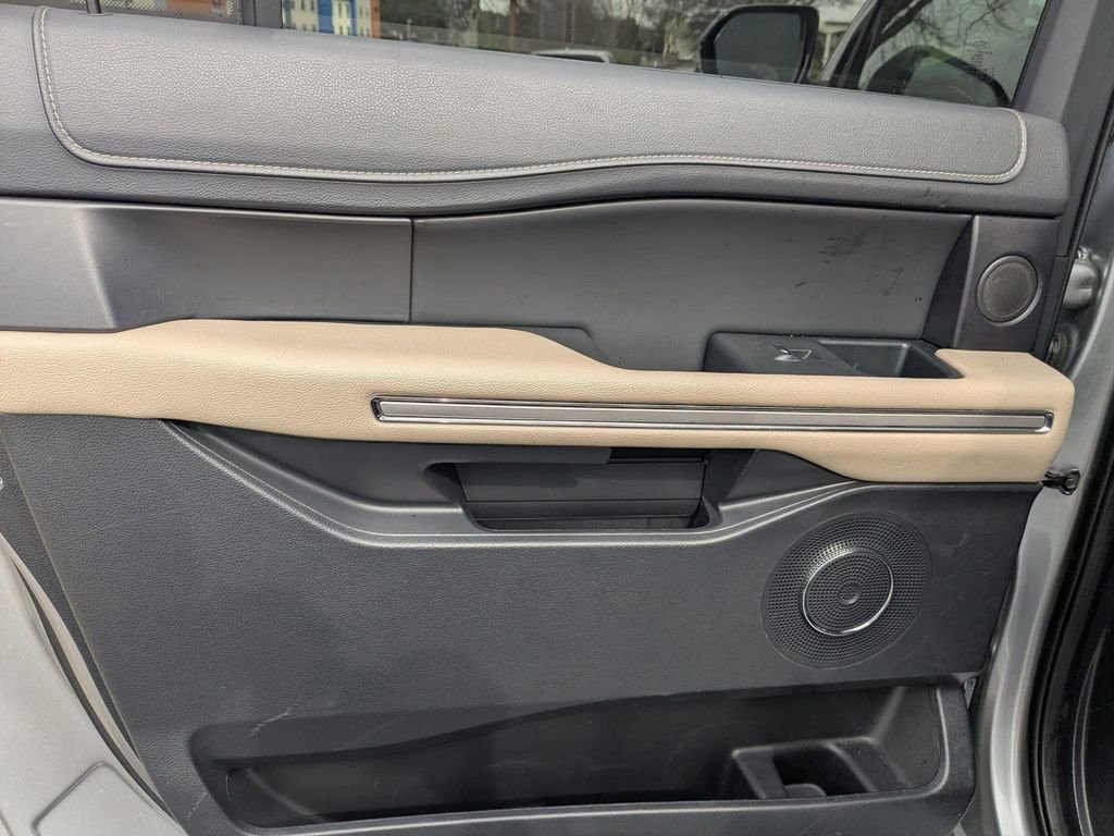 Used 2024 Ford Expedition Max Limited image 28