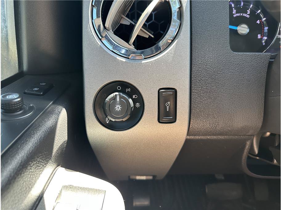 Used 2011 Ford F250 Lariat w/ Lariat Ultimate Pkg AWD/4WD image 26