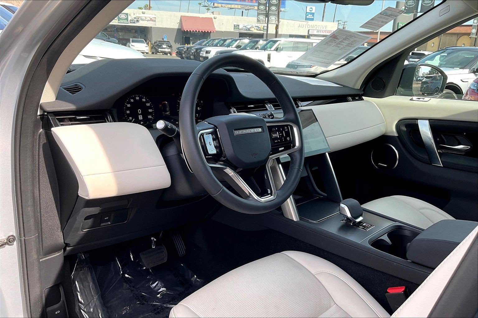 Certified 2025 Land Rover Discovery Sport S image 17