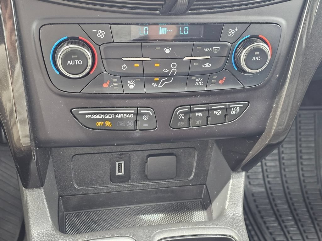 Used 2017 Ford Escape Titanium w/ Canadian Touring Package AWD/4WD image 18