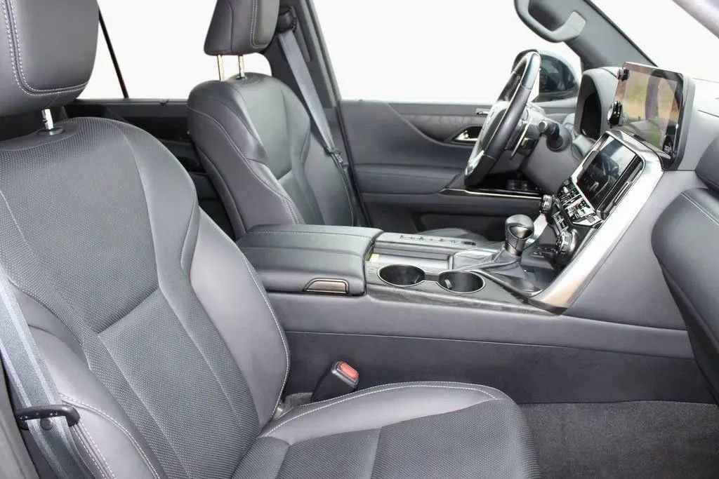 Used 2023 Lexus LX 600 4WD w/ Appearance Package image 18