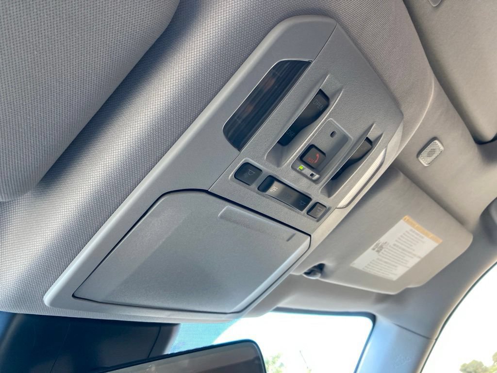 Certified 2025 Toyota Highlander XLE FWD image 30