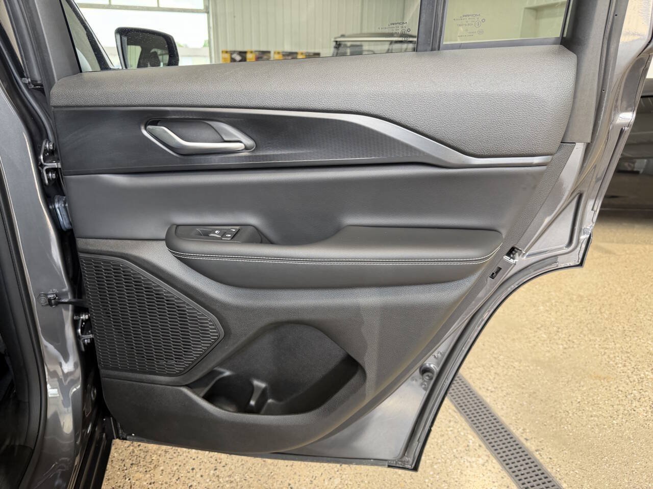 Used 2023 Jeep Grand Cherokee Laredo w/ Luxury Tech Group I AWD/4WD image 26