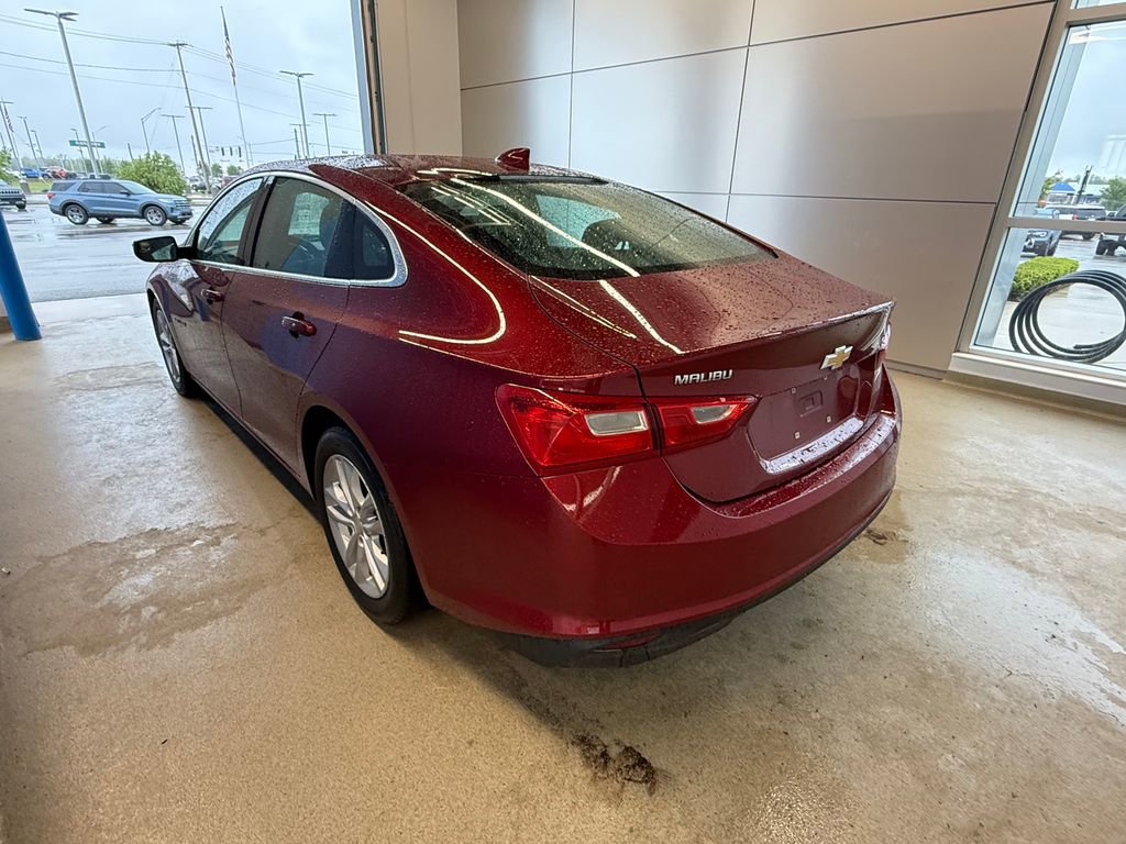 Used 2017 Chevrolet Malibu LT FWD image 3