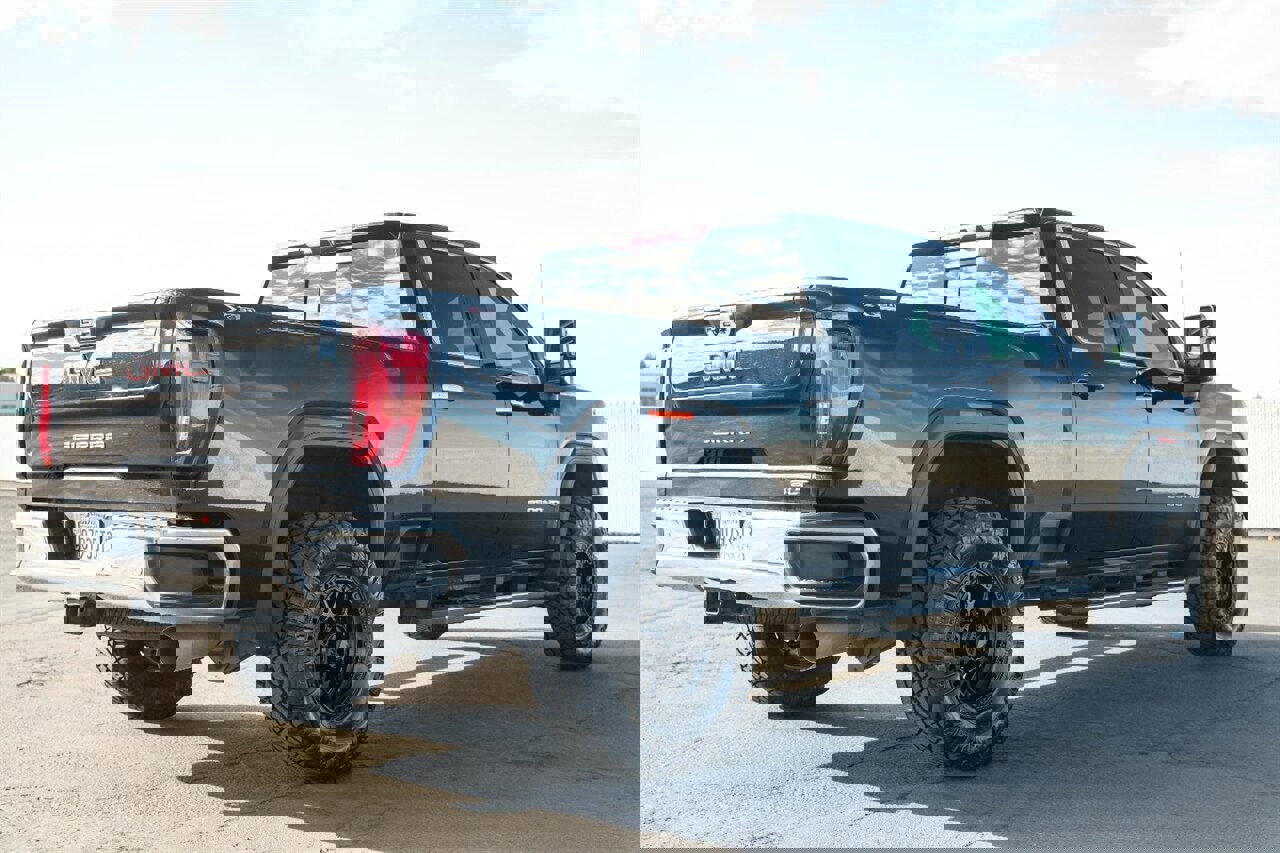 Used 2023 GMC Sierra 2500 SLT w/ SLT Premium Package image 11