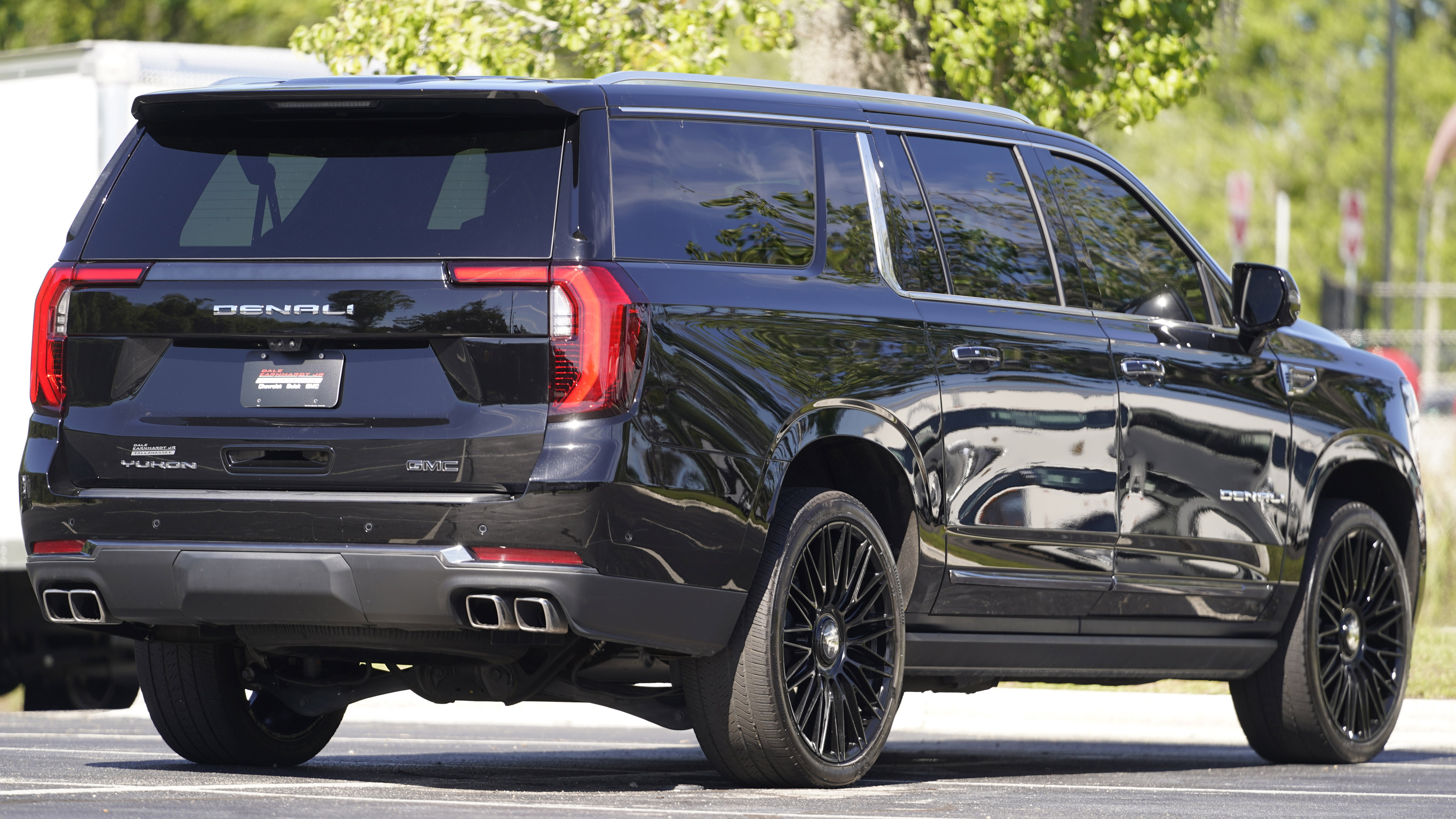 Used 2025 GMC Yukon XL Denali Ultimate AWD/4WD image 52