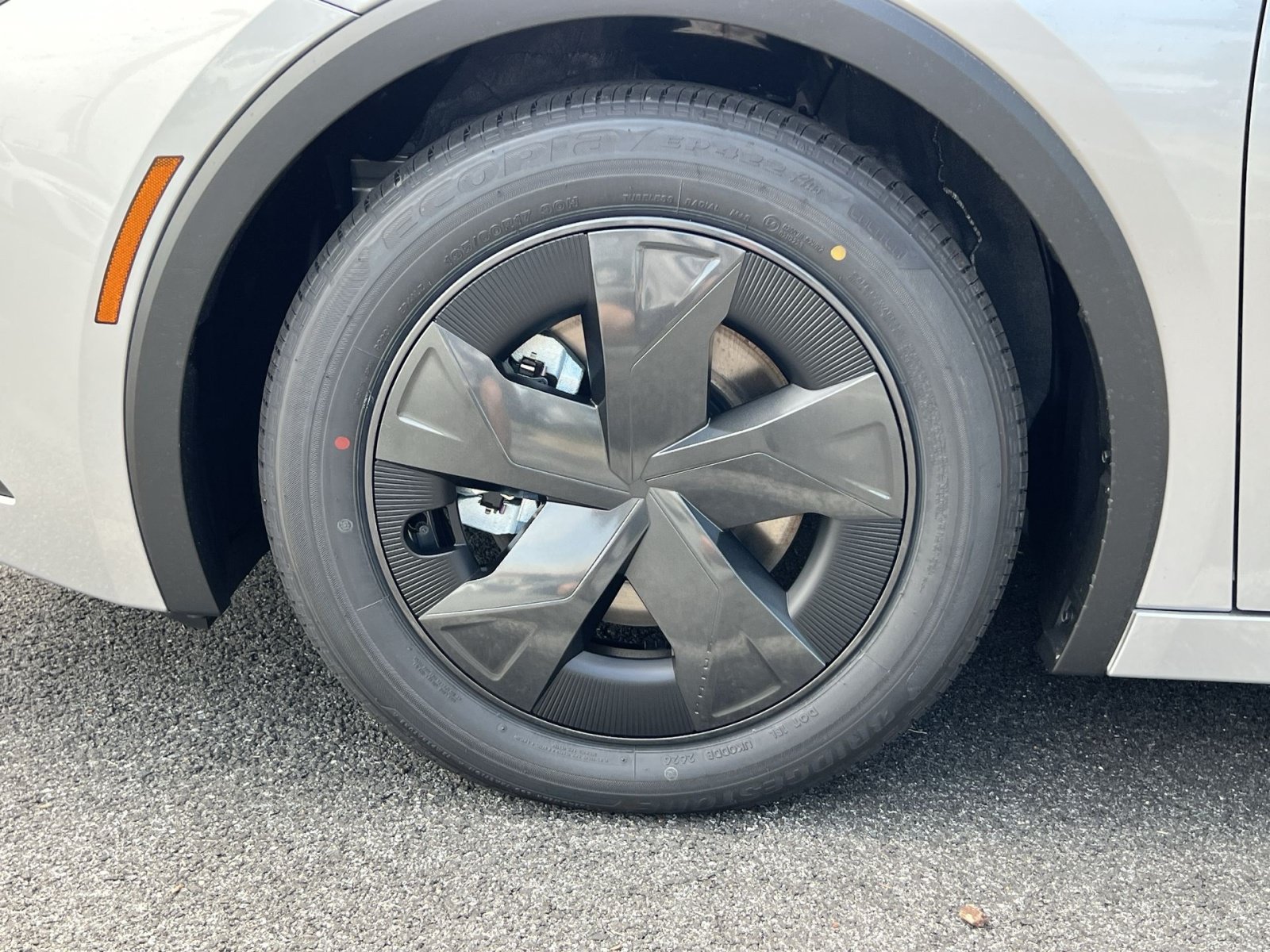 New 2027 Toyota Prius Plug-In Hybrid FWD image 5