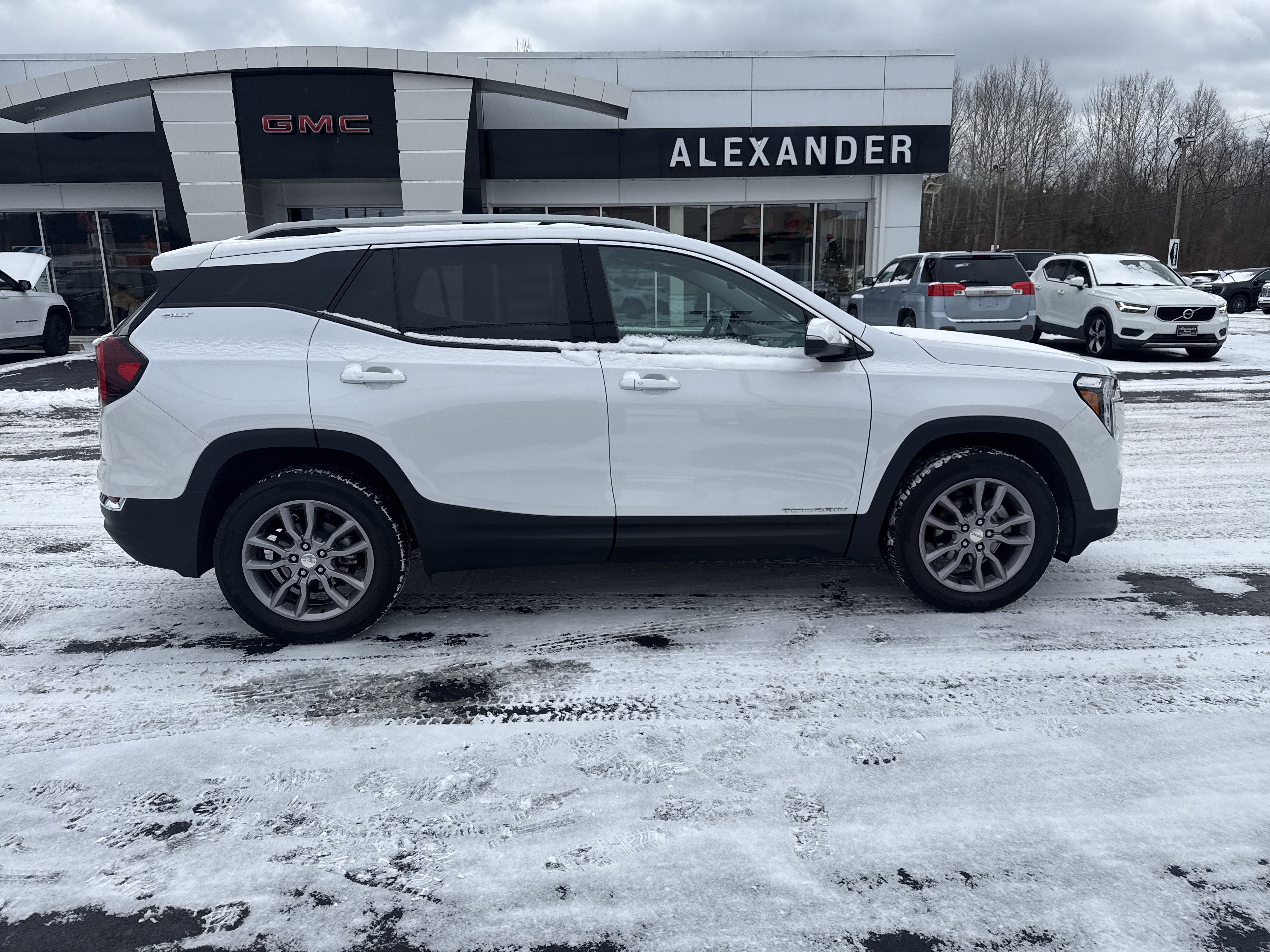 Used 2023 GMC Terrain SLT w/ LPO, Floor Liner Package video 2