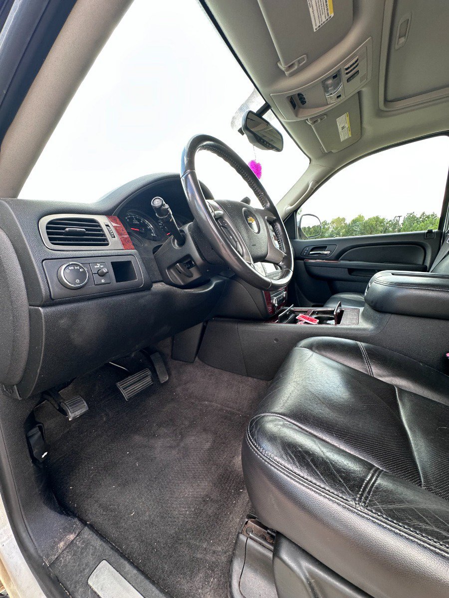 Used 2010 Chevrolet Tahoe LTZ RWD image 8