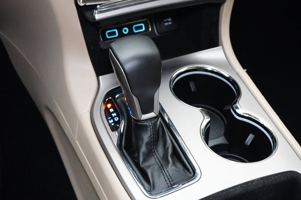 Used 2021 Jeep Grand Cherokee Limited image 16