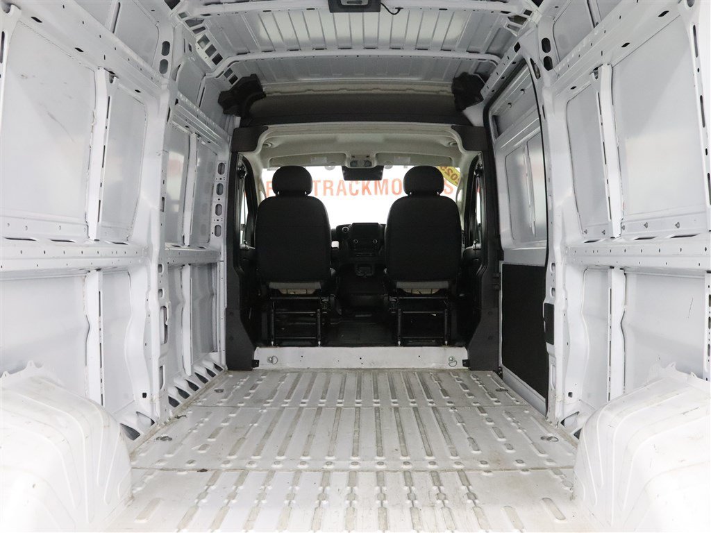 Used 2025 RAM ProMaster 2500 w/ Convenience Group FWD image 9