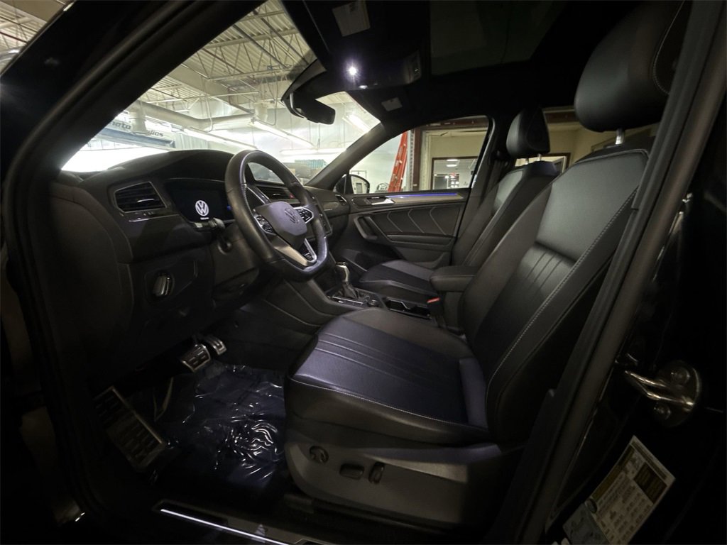 Used 2022 Volkswagen Tiguan SE R-Line image 13