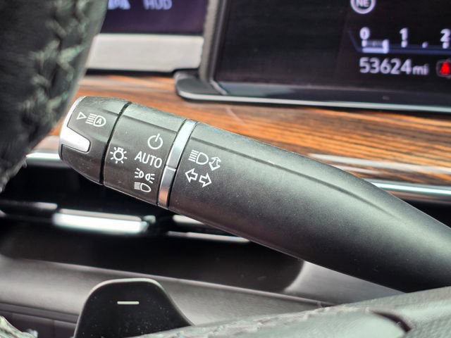 Used 2023 Cadillac Escalade Premium Luxury image 43