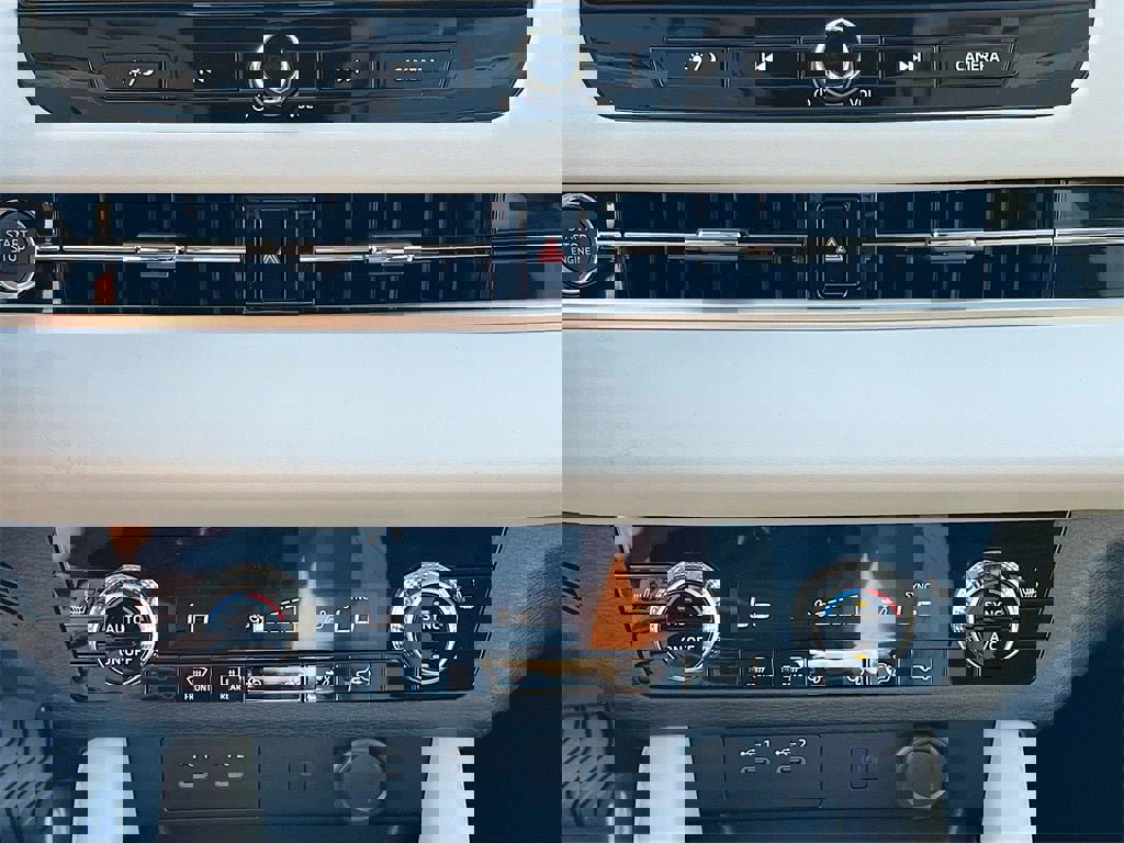 New 2025 Mitsubishi Outlander SE image 16