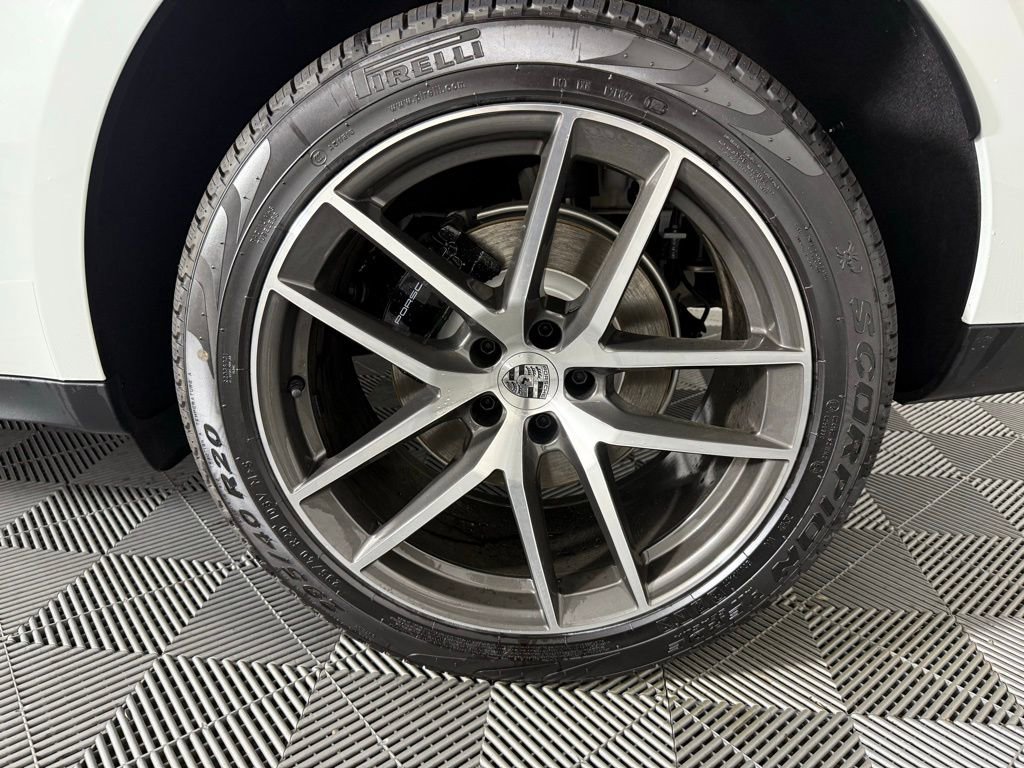 Certified 2025 Porsche Macan S image 11
