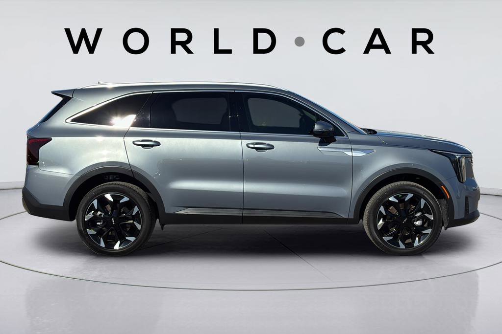 Used 2025 Kia Sorento EX image 15