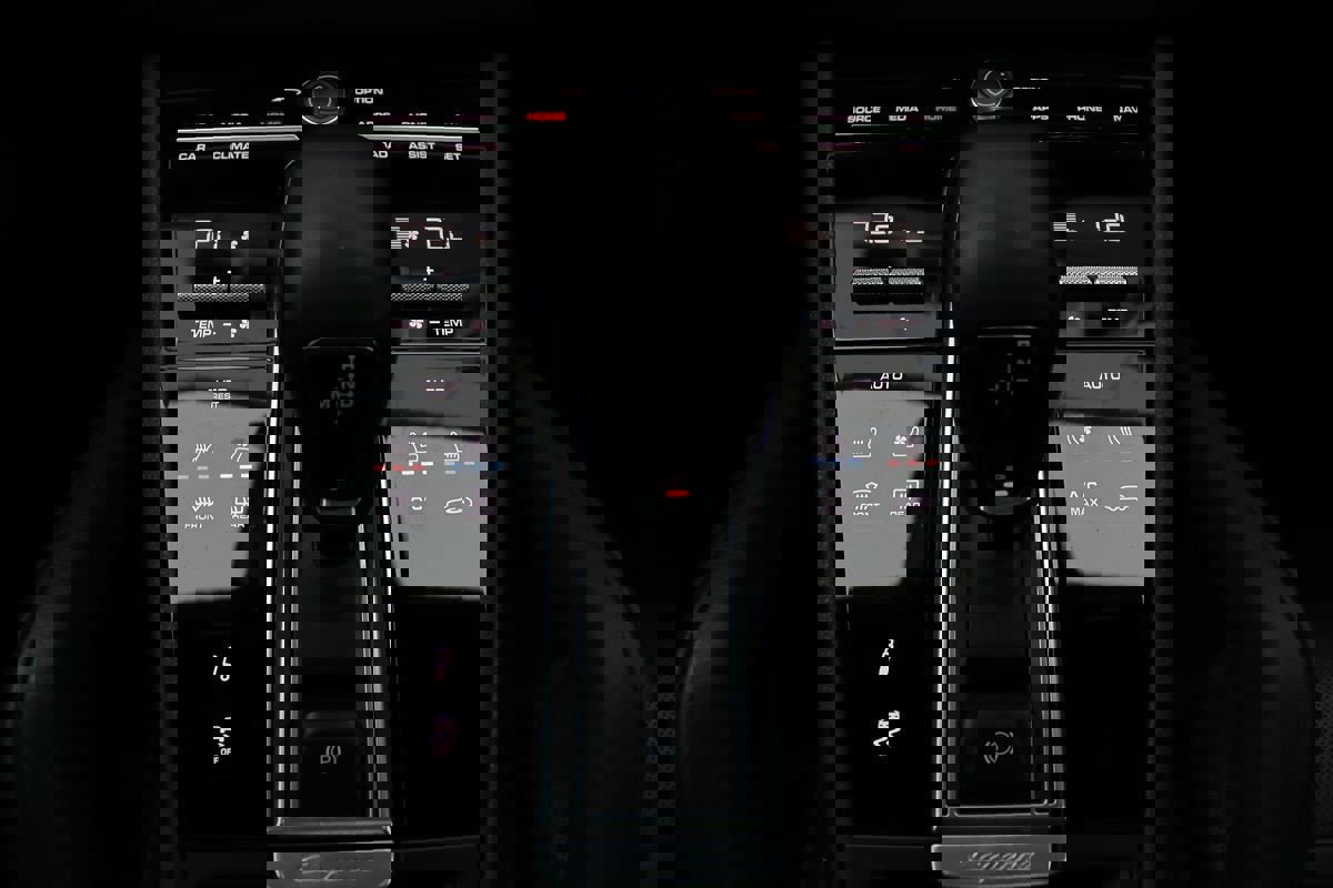 Used 2021 Porsche Cayenne Coupe image 34