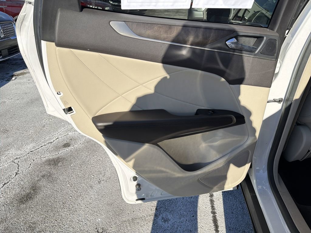 Used 2017 Lincoln MKC Reserve w/ Lincoln MKC Climate Package AWD/4WD image 12