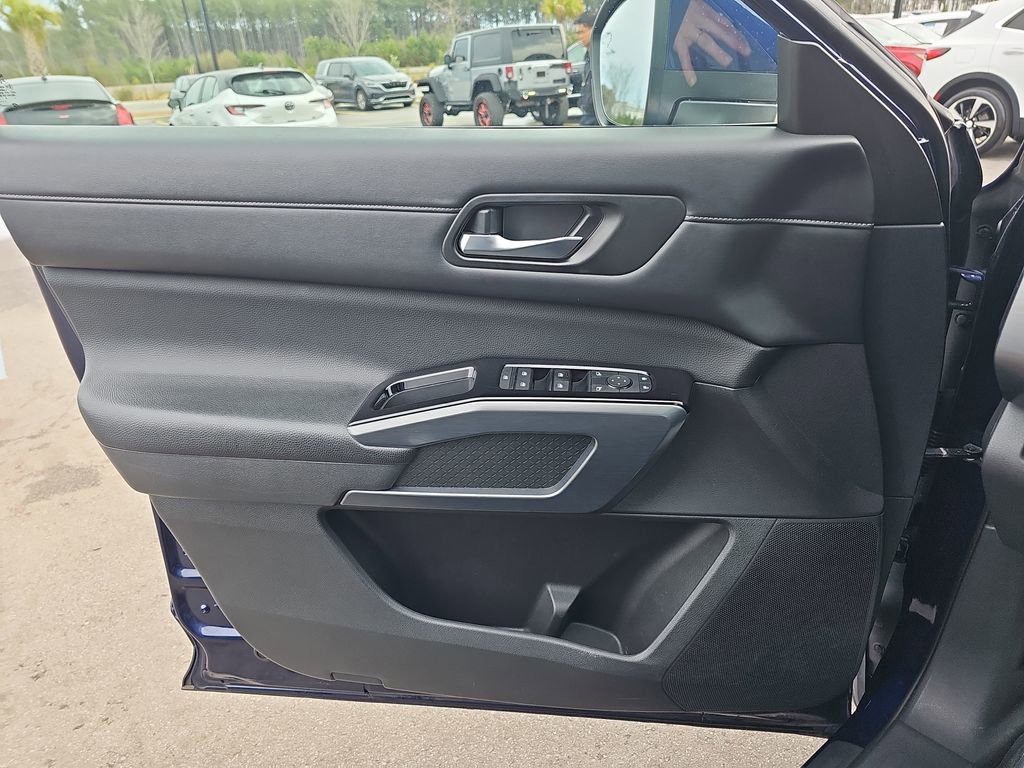 Used 2023 Nissan Pathfinder SL w/ SL Premium Package image 32