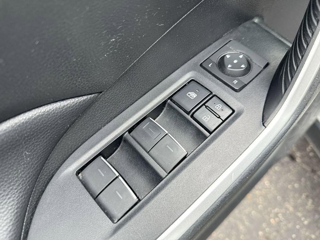 Used 2022 Toyota RAV4 XLE AWD/4WD image 13
