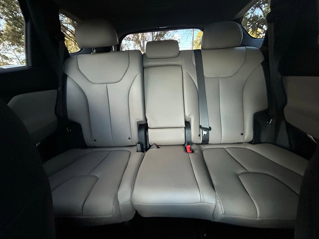 Used 2023 Hyundai Santa Fe SEL Premium image 13