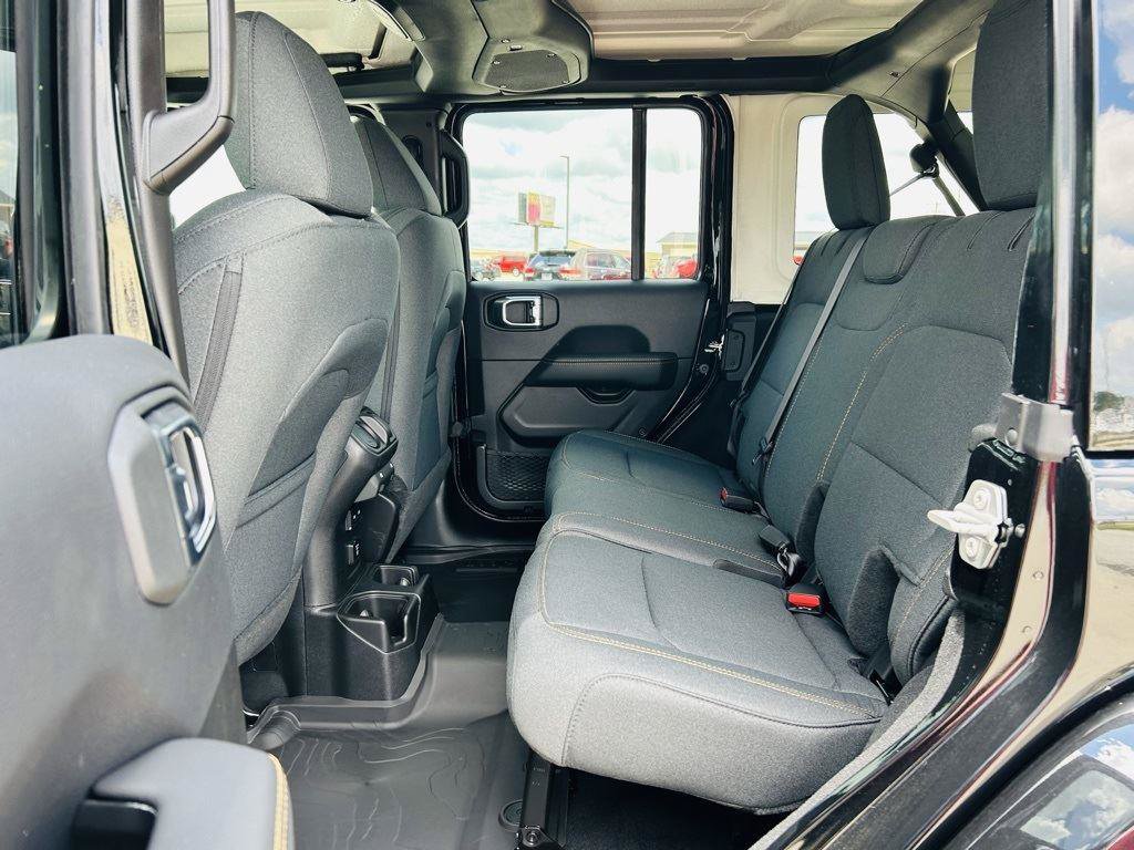 New 2025 Jeep Wrangler Unlimited Sahara AWD/4WD image 24