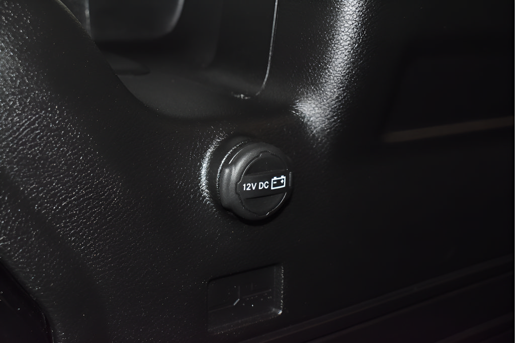 Used 2023 Jeep Wrangler Unlimited Sahara AWD/4WD image 14
