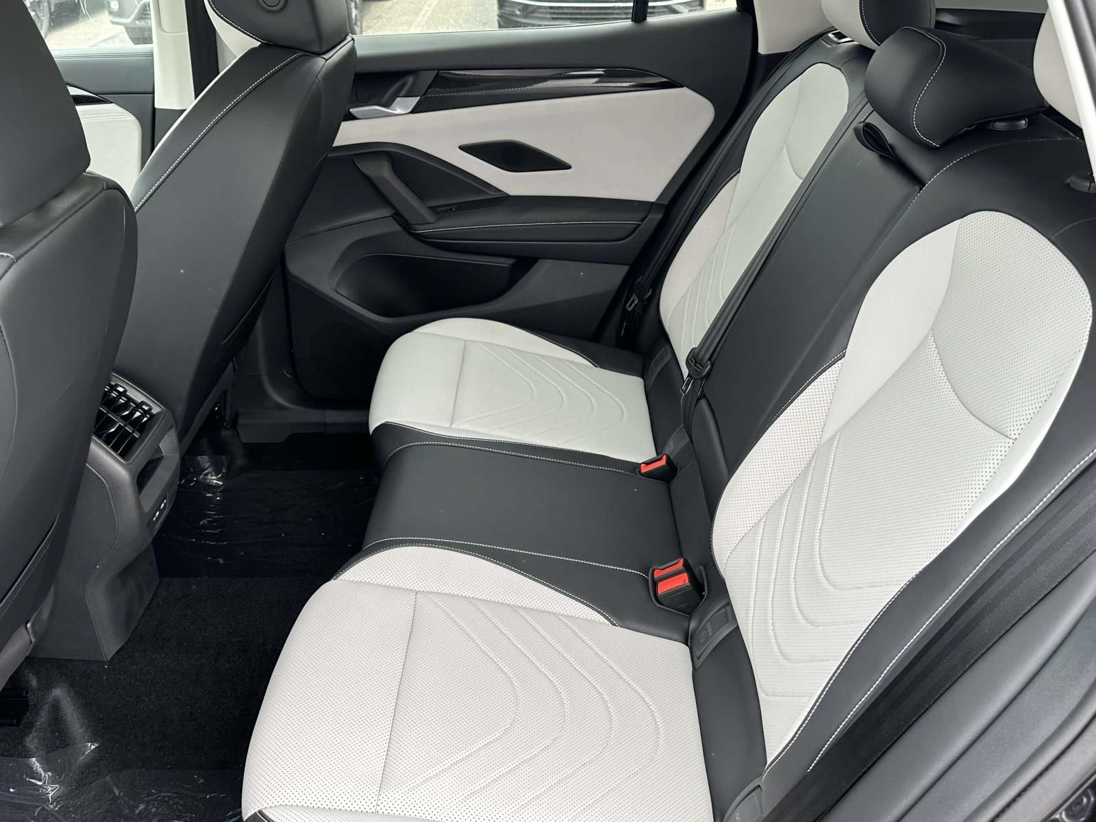 New 2026 Volkswagen Tiguan SE AWD/4WD image 13