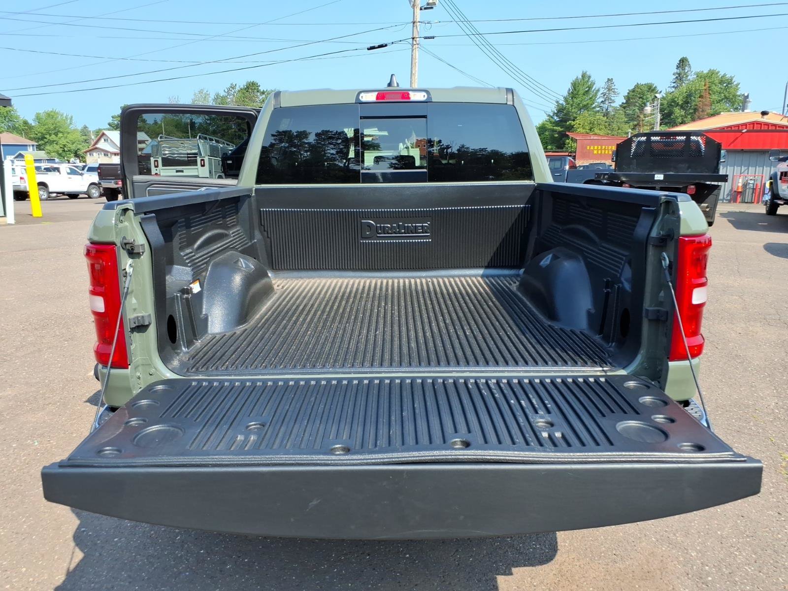 Used 2026 RAM 1500 Laramie AWD/4WD image 12