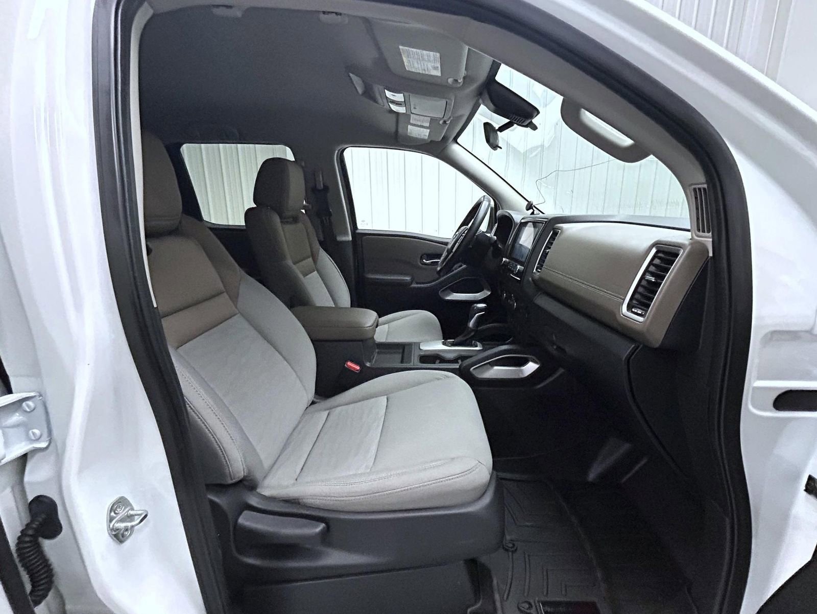 Used 2022 Nissan Frontier SV image 15