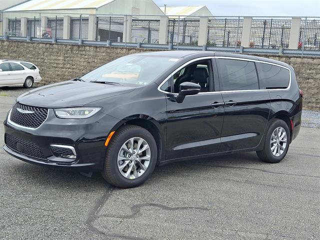 New 2026 Chrysler Pacifica Select image 2