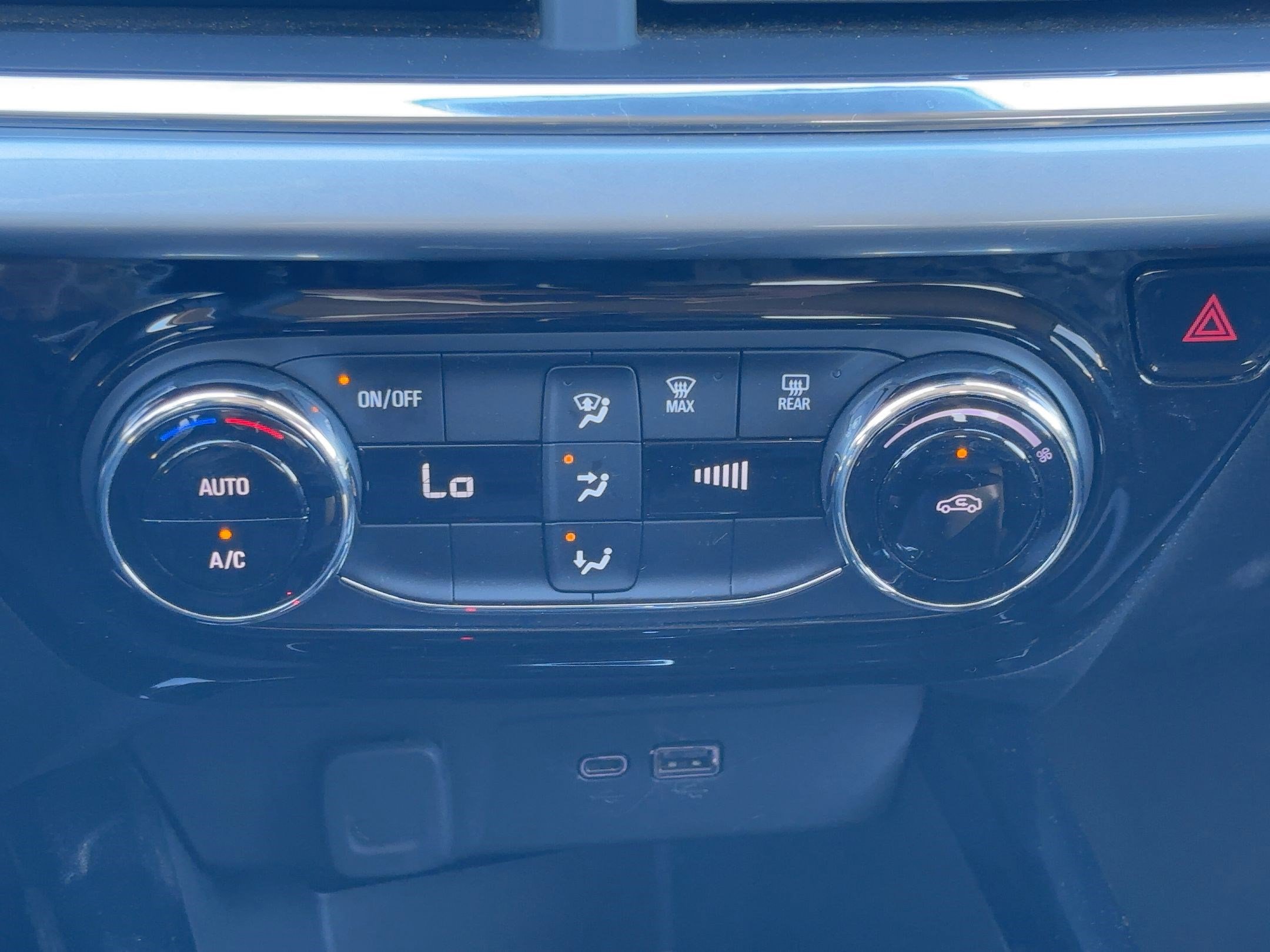 Used 2024 Chevrolet Trax LT image 24