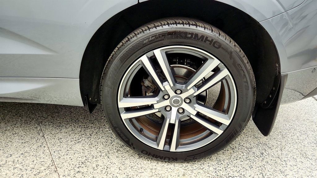 Used 2019 Volvo XC60 T5 Momentum w/ Premium Package AWD/4WD image 9