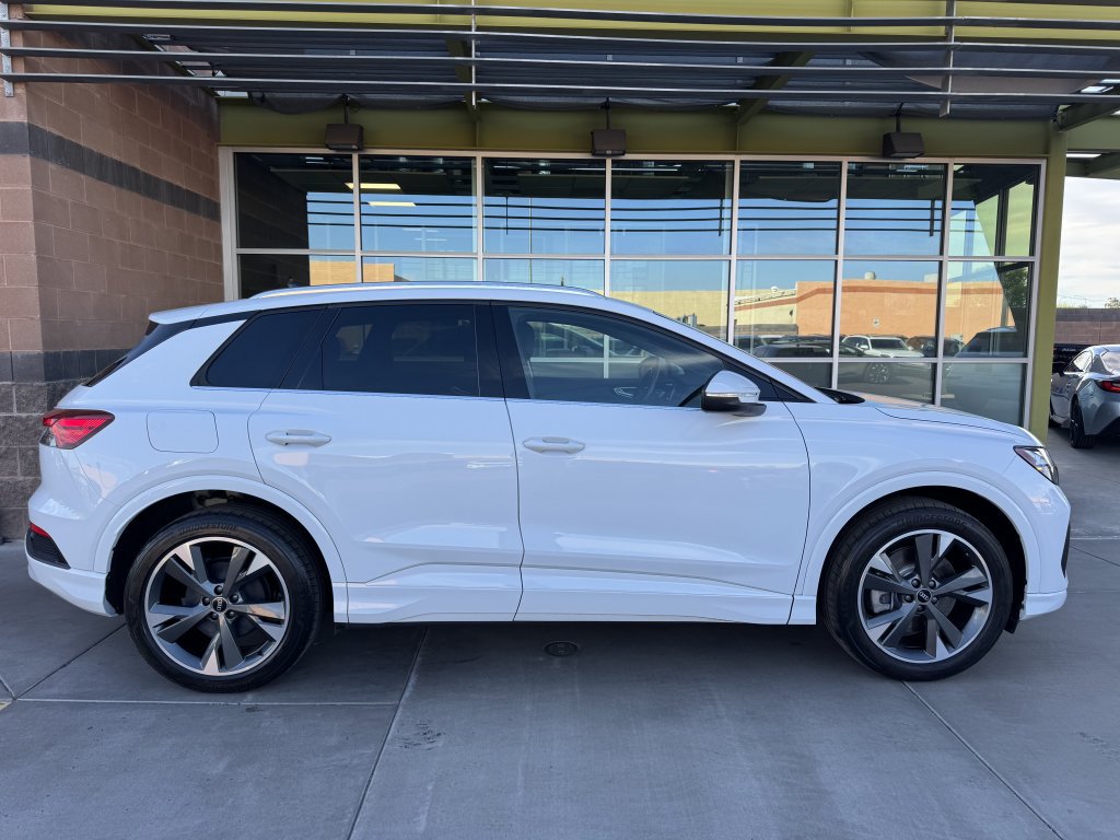 Used 2022 Audi Q4 e-tron Premium Plus w/ Premium Plus AWD/4WD image 9